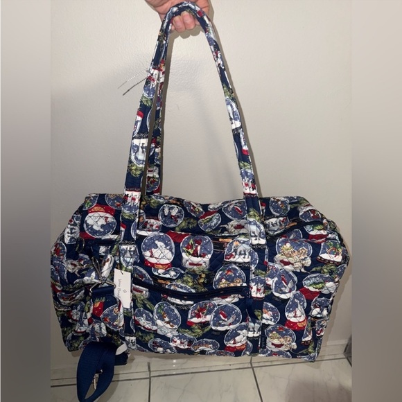 NWT Vera Bradley large travel dufie snow globes bag - Picture 2 of 5